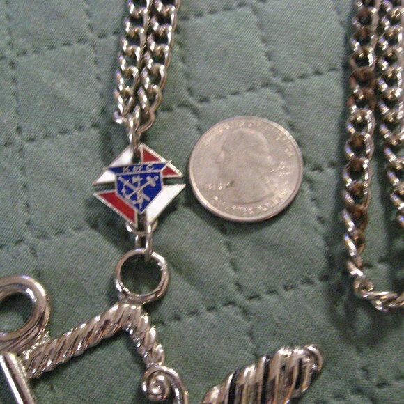 The Knights of Columbus Vintage Large Necklace - Picture 7 of 10